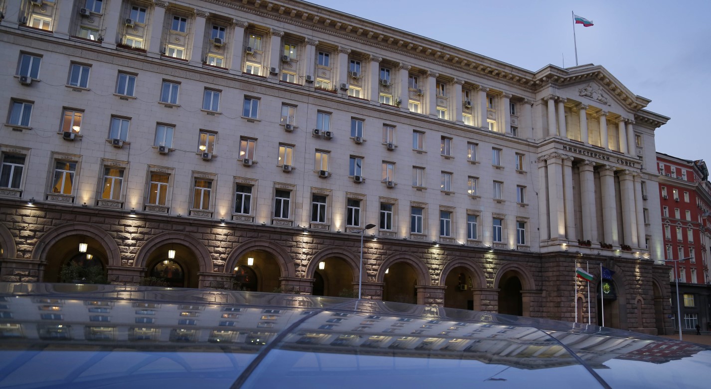 Вицепремиерът Дончев дава срок до един месец за отстраняване на нарушенията при обслужването