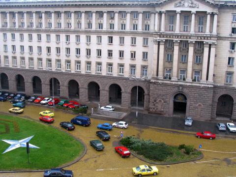 Правителството актуализира Наредбата за изискванията за етикетиране на нови пътнически автомобили