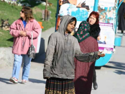 Сформиран е специализиран екип за работа с просещи деца