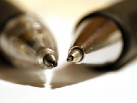 Правителството затяга контрола върху оръжията и пиротехниката