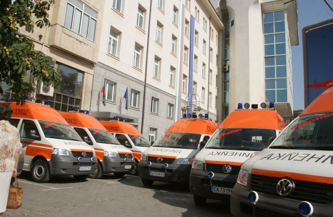 Центровете по спешна медицинска помощ в цялата страна получиха 55 нови линейки